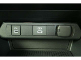 【アクセサリーソケット】12Vのカー用品等の電源供給が可能です。