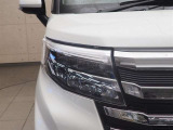 LEDヘッドライトです。デザイン性がよくとても明るいので、夜間の走行や悪天候でも安心です。しかも長寿命!