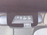 【プリクラッシュセーフティ】前方の車両等を検知し、衝突しそうな時は警報で注意を促し、ブレーキを踏む力をサポート。ブレーキを踏めなかった場合は衝突被害軽減ブレーキが作動、衝突回避をサポートします。