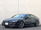 ●一目でAudiとわかる特徴的なシングルフレームグリル・LEDランプ。精悍なフロントマスクからAudiのスマートで上品なブランドを連想させてくれます。女性にも大変ご好評頂いております。
