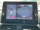 空から見下ろしているような視点で周囲を確認できるアラウンドビューモニター。駐車時にとても便利です。