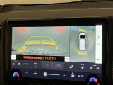車庫入れなど後進運転時に死角をモニターで確認ができて安全です♪ ステアリング操作の参考になるガイド線も表示しますので車庫入れがニガテな方も安心ですネ!