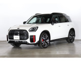 MINI NEXT勝どきでは常時約10台を屋内展示場にて展示中。天候に左右されることなくゆっくりとご覧頂けます。その他ストックヤードにも在庫がございます。ご来店の際は在庫確認の上ご来店下さいませ。
