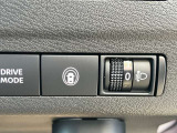 ◆セーフティ・シールドスイッチ◆車線中央付近を走行するようにステアリングを制御し、ハンドル操作を支援します。