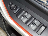 電動格納式ドアミラー・パワーウインドウを装備しています。