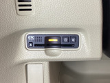 ハンドルの左下にETCがついています。高速道路の料金所の通過も楽々です。 カードの取り出しもしやすい場所についています。