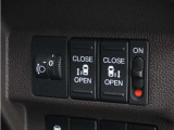◆両側電動スライドドア◆狭い駐車場でも乗り降りが楽々♪お子様が隣の車にドアを当ててしまう心配もございません!小さなお子様連れの方もこれで安心。