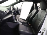 高いホールド性で運転姿勢が安定します。長距離ドライブでも疲れにくいのが魅力です。快適なドライビングライフをお送りください♪