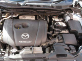 「SKYACTIV-G(ガソリン)」は、規格外の高圧縮を実現し、世界のエンジン技術者に驚きを与えました。さらに、それを維持したままノッキングの発生を抑え、熱効率を向上、走りにも寄与したエンジンです。