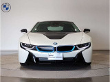 【キドニーグリル】BMWは約90年もの間、ほぼ全ての車両にひと目でBMWだと分かるこの特徴的なフロントグリルが備えられ、デザイン・アイコンとして親しまれてきました。