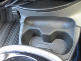 運転席助手席で使用できるドリンクホルダーです。