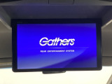 【後席用プルダウンモニター】後ろに乗車している人を飽きさせません♪ テレビやDVDビデオを見ながら楽しいドライブを♪使わない時は格納できますので、ジャマになる事もありません♪