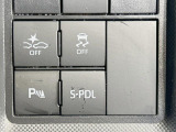 【スマートアシスト】走行中に前方の車両等を認識し、衝突しそうな時は警報とブレーキで衝突回避と被害軽減をアシスト。より安全にドライブをお楽しみいただけます。
