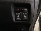 リアドアは乗り降りに便利な両側電動スライドドアです。また運転席に座っていながらスイッチ操作で自在にスライドドアを開け閉めできます。