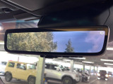 【デジタルインナーミラー】後席の大きな荷物や同乗者で後方が確認しづらい時でも安心!カメラが撮影した車両後方の映像をルームミラー内に表示。クリアな視界で状況の確認が可能です!