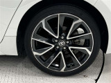 タイヤサイズは225/40R18!納車前の点検時にタイヤ交換させていただきます!純正アルミホイール!アルミホイールに傷があります。
