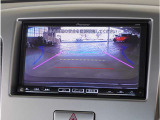 【バックカメラ】駐車が苦手な方でも安心してお乗りいただけます。リバース連動で画面が切り替わるのでとっても便利です。