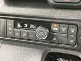 【シートヒーター】寒い日に重宝するシートヒーター!エアコンより早く温まってくれるので寒がりの人も安心ですね♪エアコンの温風は乾燥するから苦手、という方にもをおすすめです。