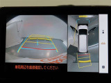 パノラミックビューモニター付きです。車両を上から見たような映像をディスプレイオーディオ画面に表示。運転席からの目視だけでは見にくい、車両周辺の状況をリアルタイムでしっかり確認できます。