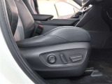パワーシート搭載。微妙な調整が手軽にでき、ピッタリなポジションで運転することが可能です。