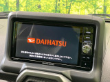 【純正ナビ】人気の純正ナビを装備しております。ナビの使いやすさはもちろん、オーディオ機能も充実!キャンプや旅行はもちろん、通勤や買い物など普段のドライブも楽しくなるはず♪