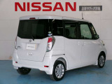狭い駐車場での乗り降りや荷物の出し入れにとても便利なスライドドア