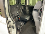 後席をはね上げれば、「もうひとつの荷室」が生まれます。
