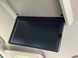 【フリップダウンモニター】大画面モニターで後席でもエンタメをお楽しみいただけます。小さなお子様にも大人気の装備です♪