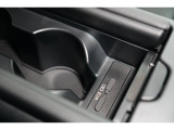 スマートホンなどの充電が可能なUSB出力電源(DC5V)を設置。