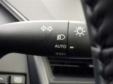 【オートライト】車外の明るさに応じて、自動的にライトの点灯・消灯をしてくれます。