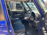 大きな窓で視界が良く運転がしやすいです