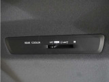 【リアフルオートエアコン】後席でもお好みの温度設定が可能。
