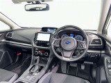 運転席まわりです。 各操作スイッチは使いやすい位置に配置されてます。