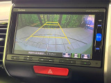 【バックカメラ】駐車時に後方がリアルタイム映像で確認できます。大型商業施設や立体駐車場での駐車時や、夜間のバック時に大活躍!運転スキルに関わらず、今や必須となった装備のひとつです!