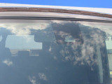サポカーSとは、衝突軽減ブレーキに加えて、高齢者に多いと言われている踏み間違い事故防止をサポートする機能です。詳しくは販売店スタッフまでおたずねください。