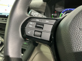ステアリングにオーディオ操作スイッチが付いています。オーディオ画面に直接タッチしなくても操作が出来ますので、運転に集中できます。
