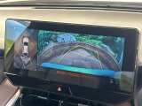 【パノラミックビューモニター】専用のカメラにより、上から見下ろしたような視点で360度クルマの周囲を確認することができます☆死角部分も確認しやすく、狭い場所での切り返しや駐車もスムーズに行えます。