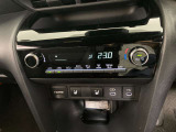 オートエアコンは温度を設定するだけで、自動で風量などを設定してくれます。運転しながら操作も必要ないので、安全性も向上します。