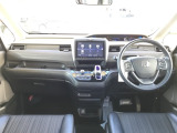 広びろとした視界が運転にゆとりを広げます。