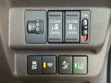 【両側パワースライドドア】両側が電動スライドドアになっております。狭い駐車場でのお子様の乗り降りの時などに安心です!