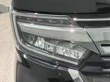 LEDヘッドライトは、点灯の瞬間から最大光量を発揮し、突然暗くなるトンネルなどでの安定感を高めます。