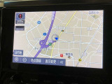 【9インチディスプレイオーディオ】各種オーディオ機能とスマホ連携機能を搭載。ナビキットを装着しているので、車載ナビとしても使用可能です。機能の詳細につきましては、展示店舗までお尋ねください。