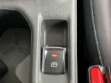 パーキングブレーキは電動式。