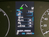 【プリクラッシュセーフティ】前方の車両等を検知し、衝突しそうな時は警報で注意を促し、ブレーキを踏む力をサポート。ブレーキを踏めなかった場合は衝突被害軽減ブレーキが作動、衝突回避をサポートします。