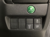 ハンドルの右側には安全装備の、CTBA(シティブレーキアシストシステム)とVSA(ABS+TCS+横滑り抑制)の解除スイッチがついています。燃費に役立つECONボタンもここです。