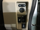 視認性もよく操作しやすいインパネ回りのスイッチ類は、運転席の右側、手の届きやすい位置にあります。