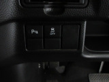 パーキングセンサーや横滑りを防ぐVSA等のスイッチ類は運転席の右側、手の届きやすい位置にあります。