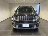 【フロントグリル】7スロットルグリルはJeep伝統の証です。SUVのみにこだわり続けている伝統あるJeep車へお乗り頂いてみてはいかがですか?