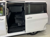 【両側ハンズフリーオートスライドドア】寝ているこどもを抱いていても、荷物を持っていても問題なし!とっても便利です♪