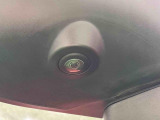 純正ナビゲーションを装着することで狭い道でのすれ違い時に下廻りを映し出す事ができます。他のカメラと連携してパノラマモニターにも対応することが出来ます。